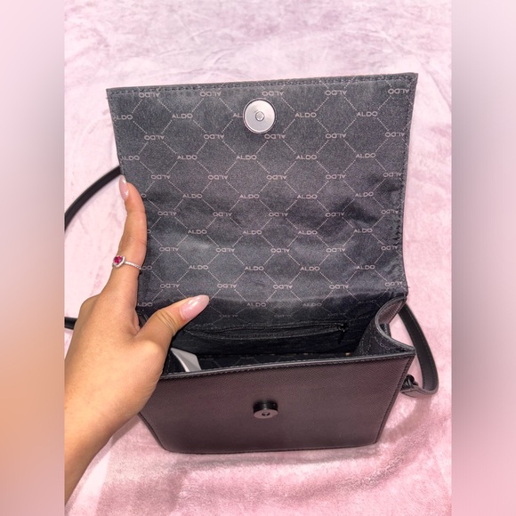 Aldo Chain Crossbody - Picture 5 of 7